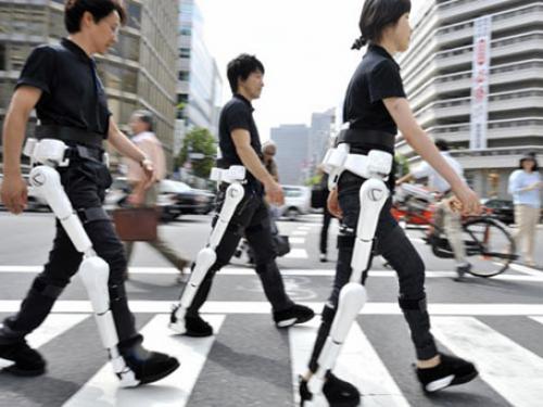 پوشش رباتیک؛ کمک به راه رفتن افراد معلول