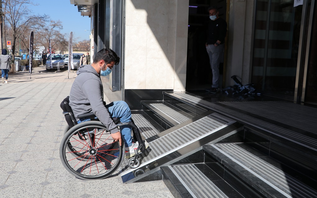 وعده‌ای که محقق نمی‌شود/مناسب‌سازی معابر و ساختمان‌ برای معلولین
