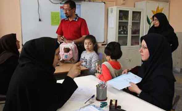 معلولان آموزشهای مهارتی میبینند
