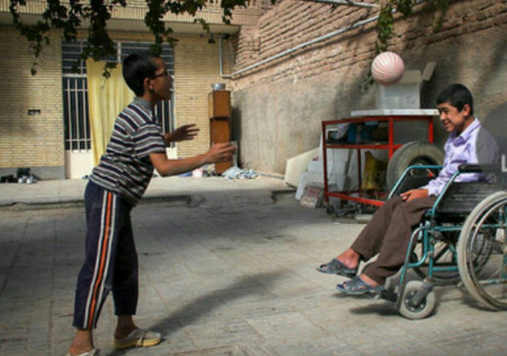 مقایسه‌ی معنای زندگی و امیدواری در معلولین ضایعه نخاعی، نابینا و افراد غیر معلول