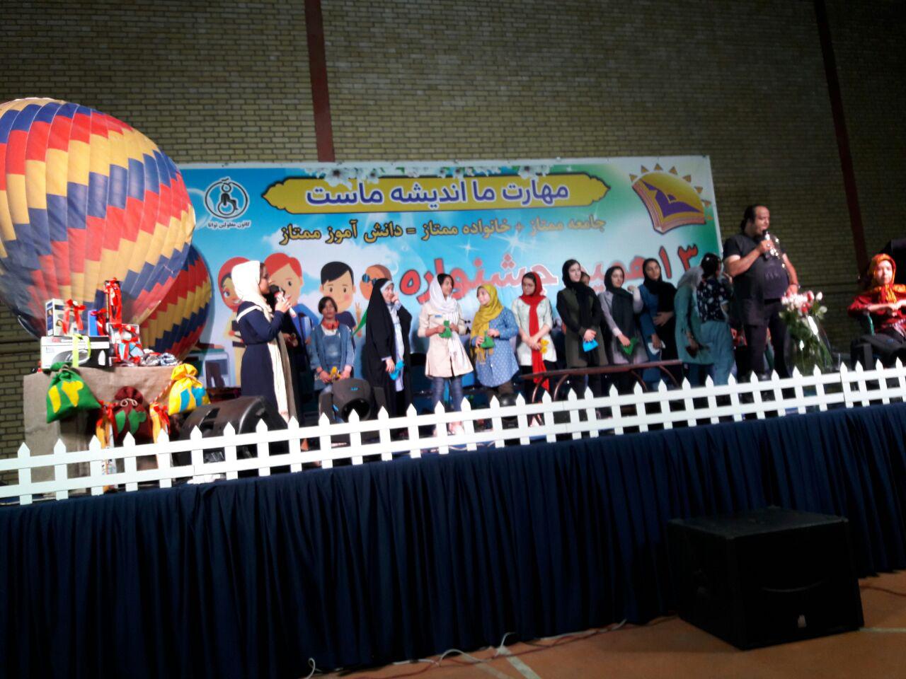 سیزدهمین جشنواره تشویق دانش‌آموزان ممتاز کانون توانا شعبه الوند برگزار شد