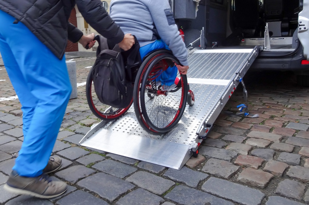 وسایل نقلیه برای افراد دارای معلولیت
